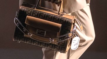 Neo-wealth Wears